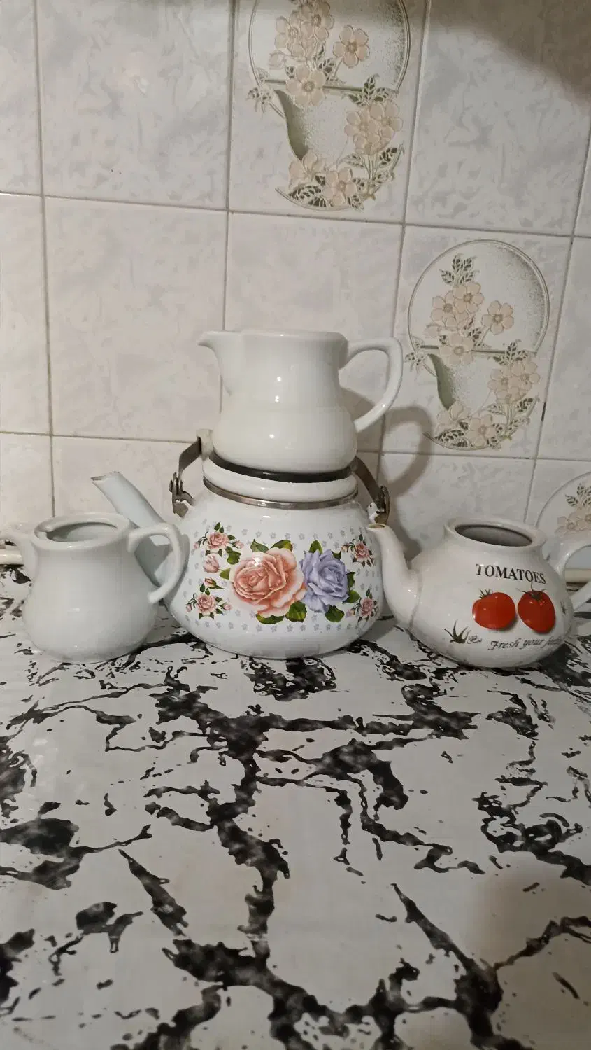 کتری وسه عدد قوری|قوری، کتری، قهوهساز دستی|شاهینشهر, فردوسی|دیوار