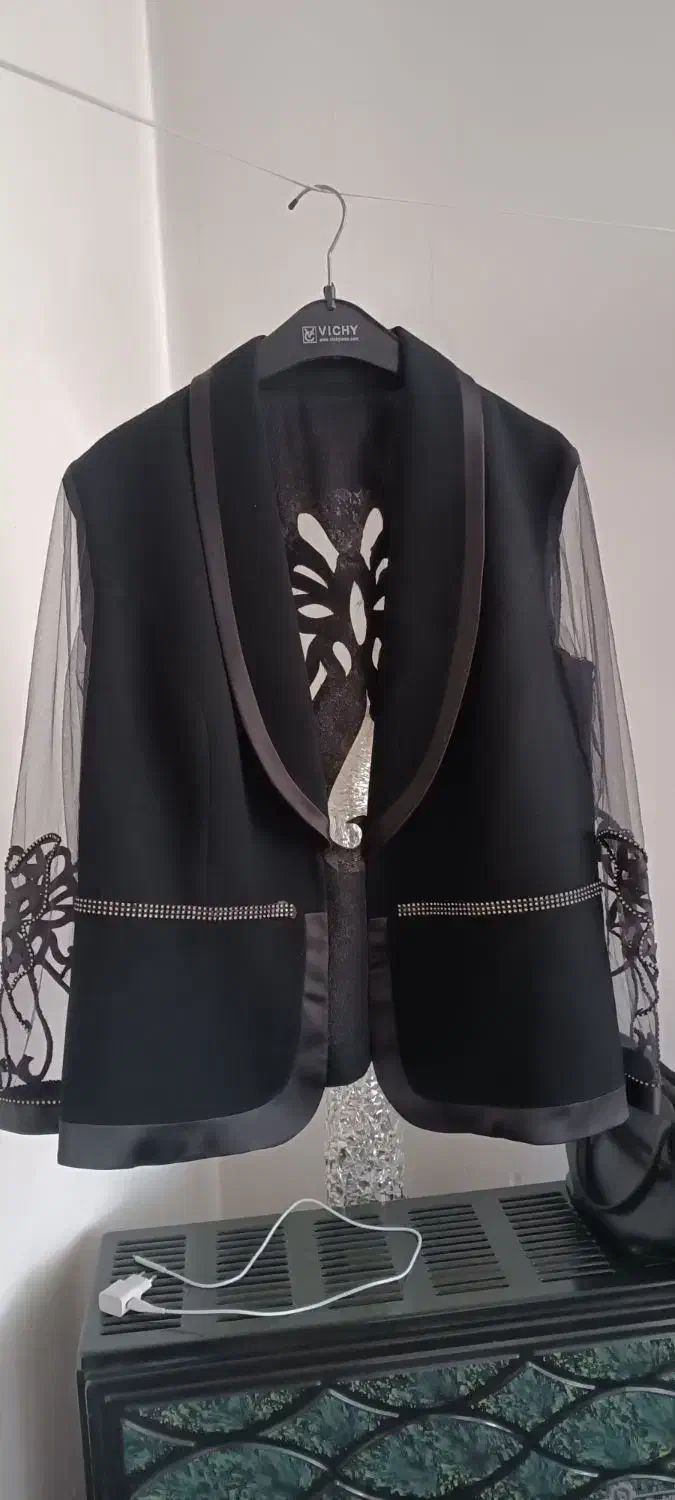 کت و دامن|لباس|سبزوار, امیر کبیر|دیوار