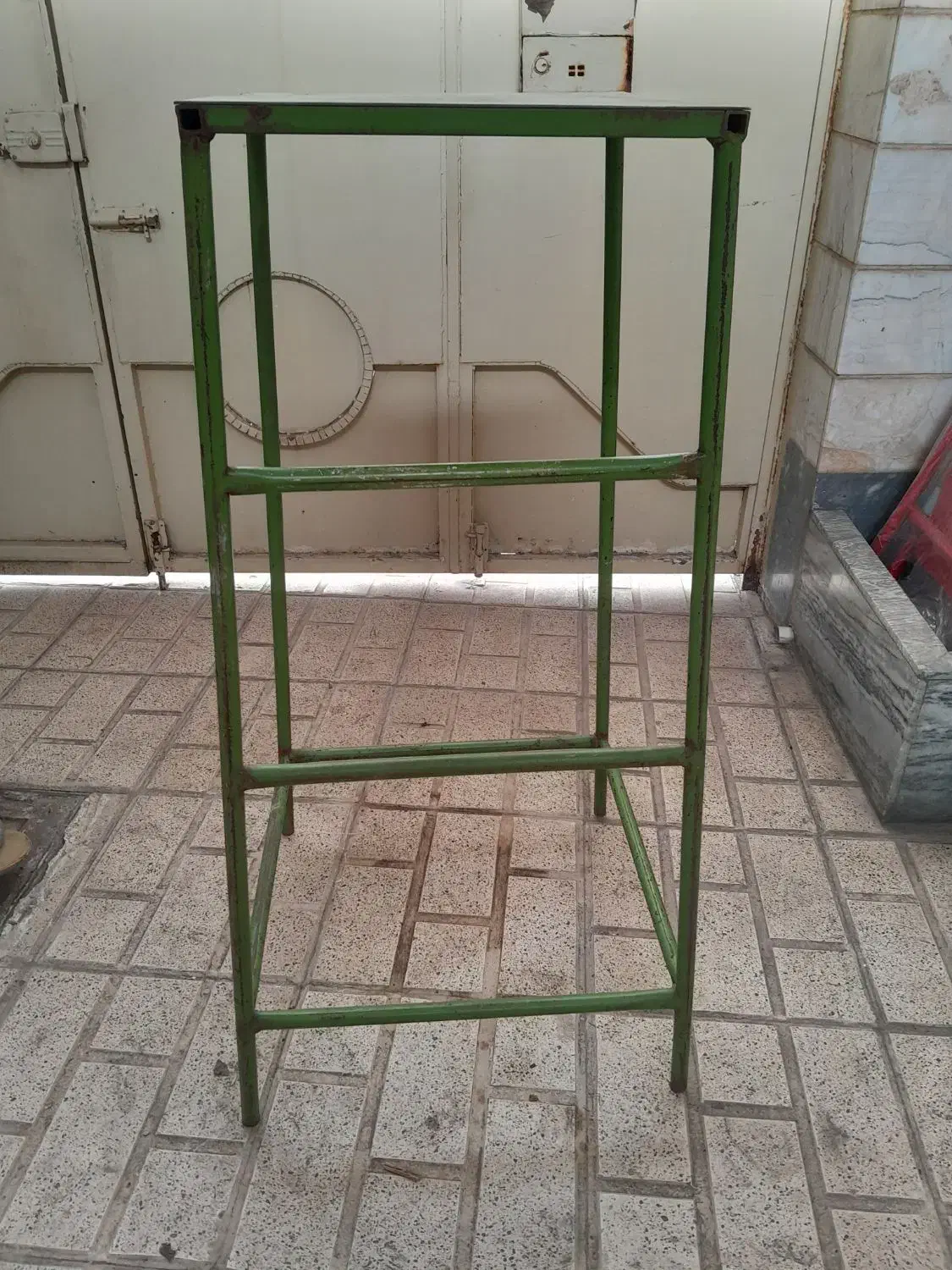 چهار پایه|صندلی و نیمکت|اردبیل, |دیوار