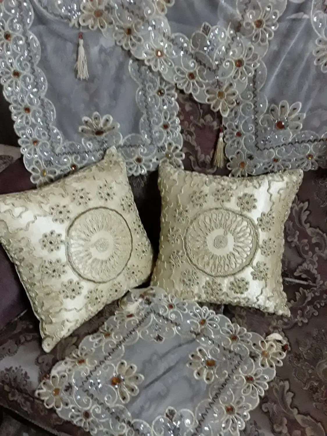 یک جفت کوسن مبل به همراه ست میز مبل و عسلی|مبلمان خانگی و میز عسلی|تهران, مینای شمالی (مخبر)|دیوار