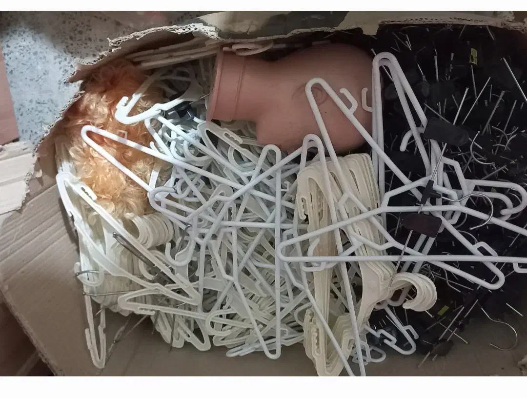 مانکن . رگال. چوب لباسی شلوار و بچه|فروشگاه و مغازه|باغ بهادران, |دیوار