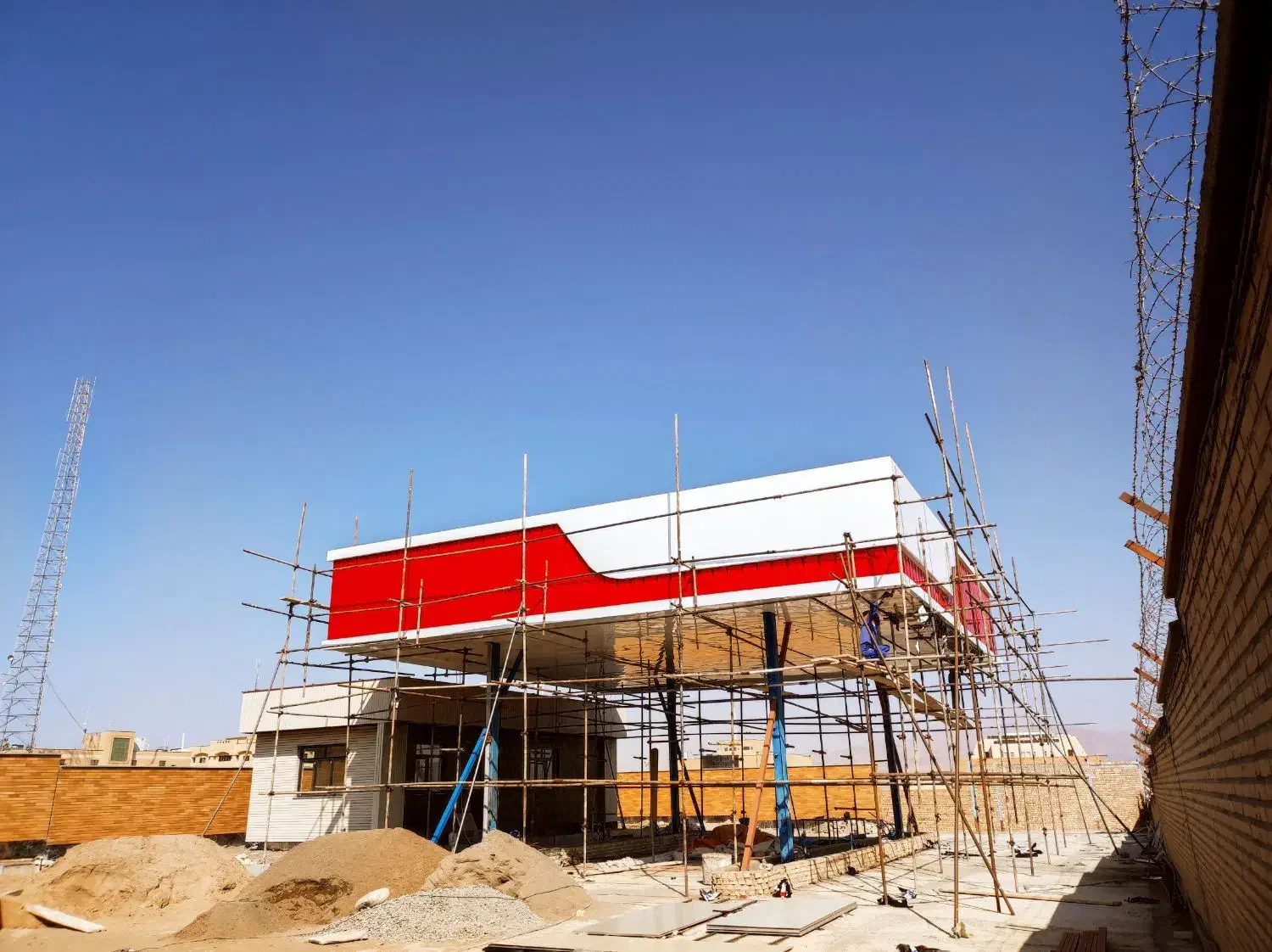 اجرای نماالومنیوم نصب درب برقی وچلنیوم|خدمات پیشه و مهارت|بیرجند, |دیوار