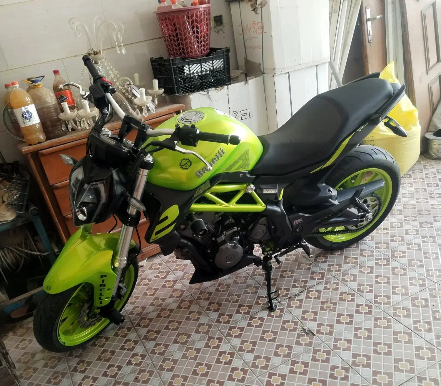 بنلی جفت کاشمر.|موتورسیکلت|کاشمر, |دیوار