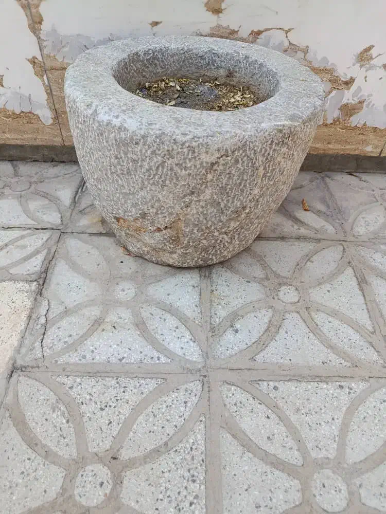 جوقن سنگی قدیمی|کلکسیون اشیاء عتیقه|آباده, |دیوار