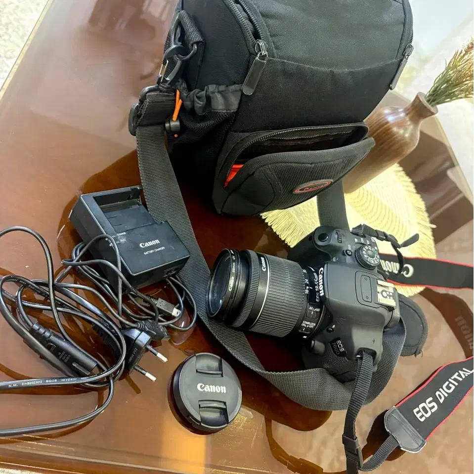 دوربین 700d با تمام لوازم|دوربین عکاسی و فیلمبرداری|محمدیه-قزوین, |دیوار