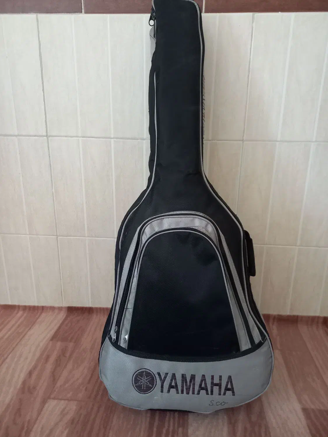 گیتار  سالم وخوب تا حلا استفاده نشده|گیتار، بیس، امپلیفایر|قم, کلهری|دیوار