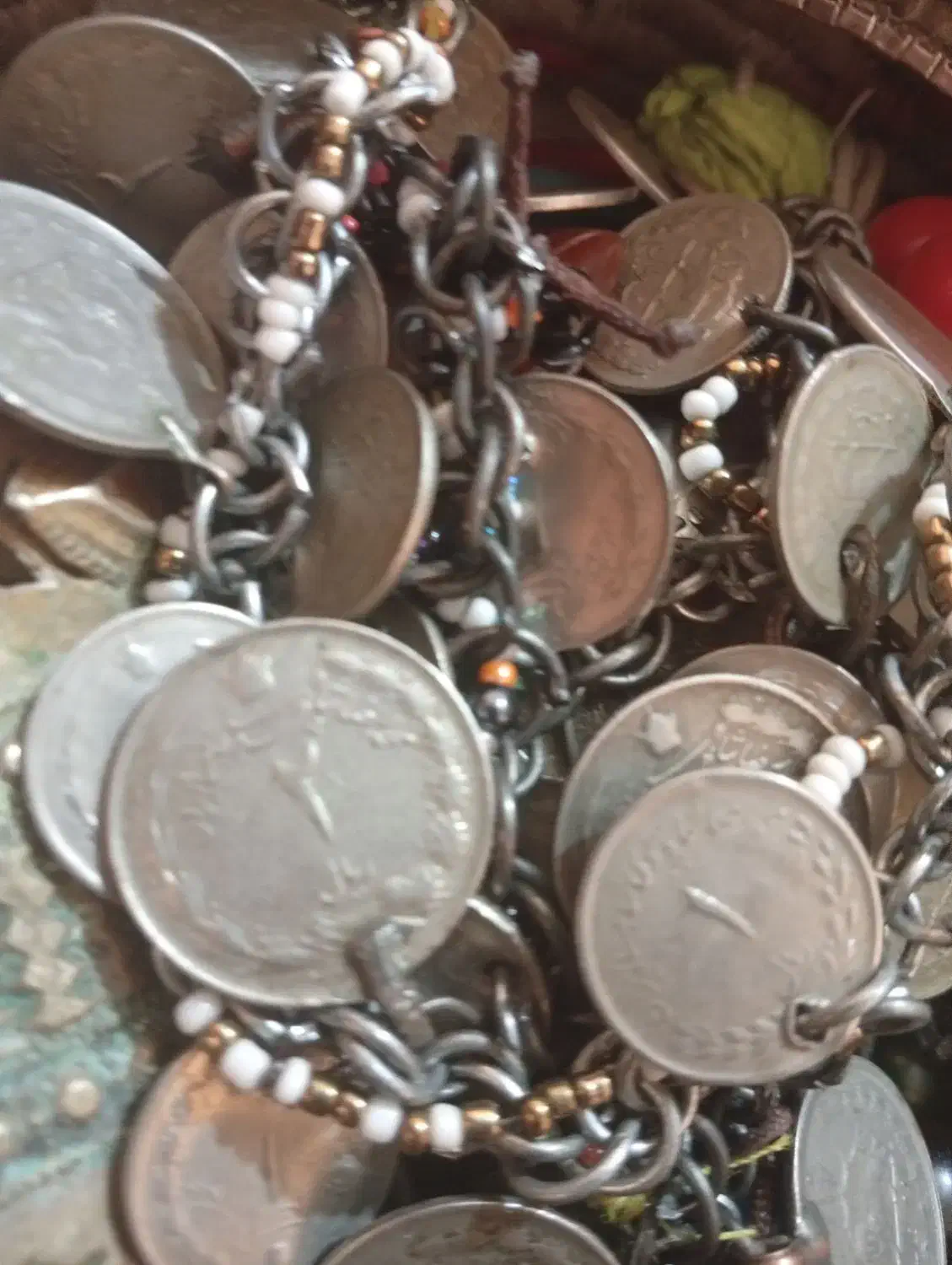 گردنبند سکه شاهی|جواهرات|اصفهان, کوی ولی عصر|دیوار