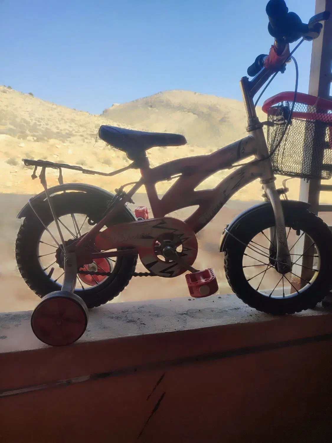 دوچرخه 12|دوچرخه، اسکیت، اسکوتر|صدرا-فارس, فاز ۱|دیوار