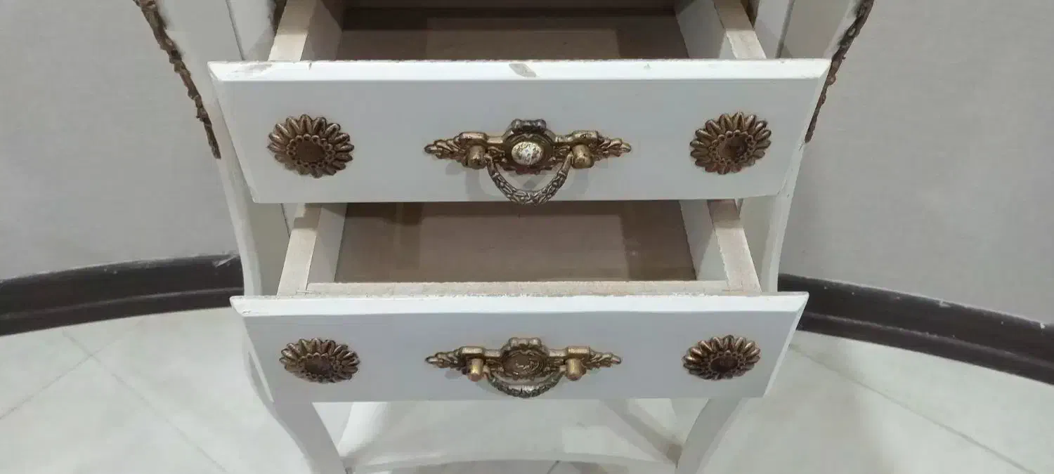 میز تلفن|میز تلفن|اصفهان, کوی ولی عصر|دیوار