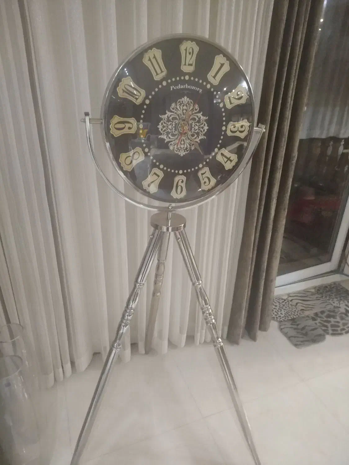 ساعت|ساعت دیواری و تزئینی|صدرا-فارس, فاز ۲|دیوار