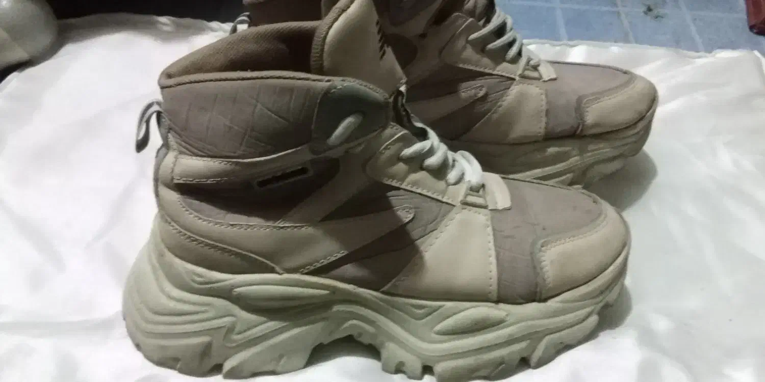 چندعددکفش اسپورت و چرمی|کیف، کفش، کمربند|شیراز, پانصد دستگاه ارتش|دیوار