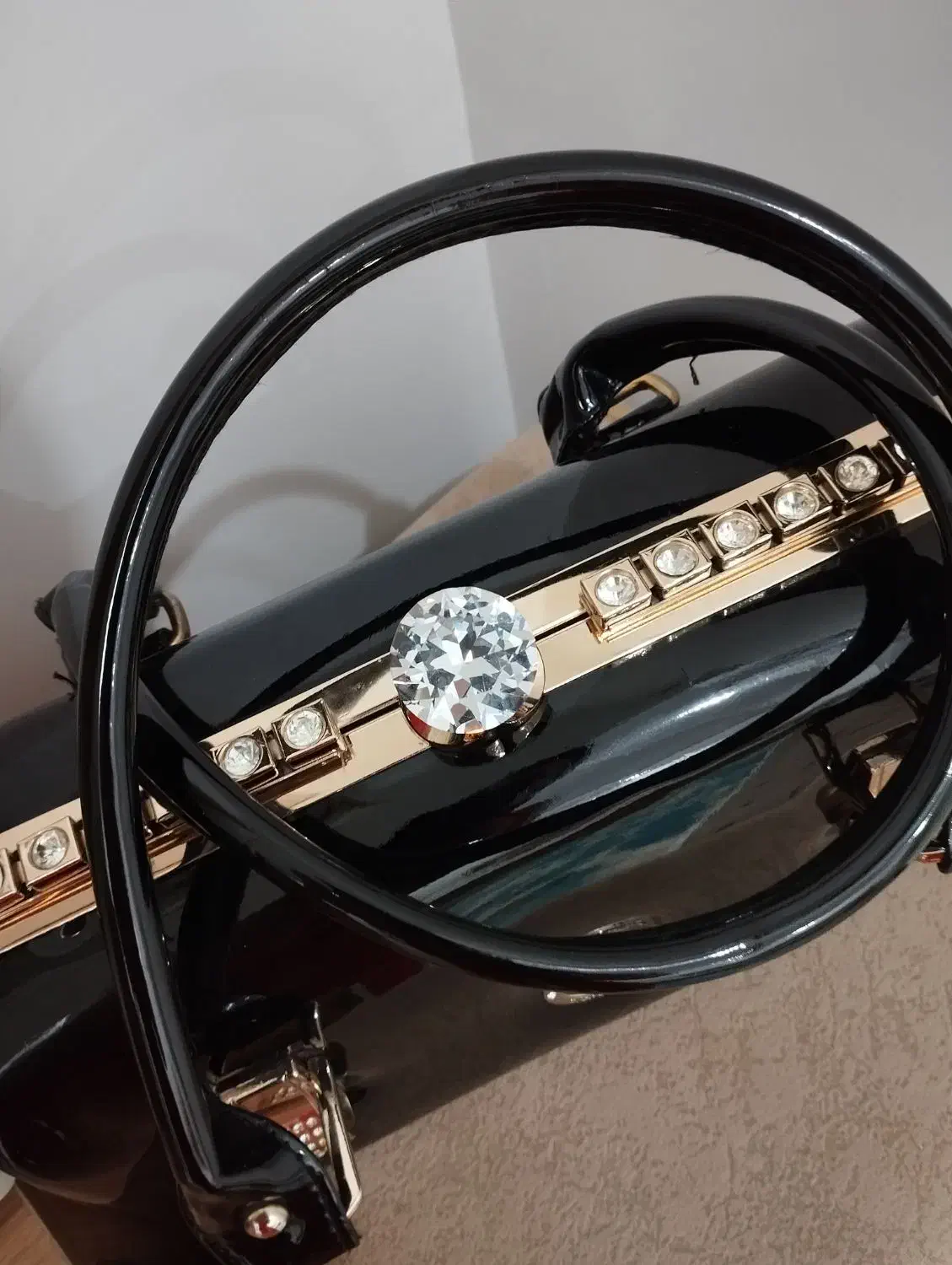 کیف مجلسی|کیف، کفش، کمربند|قم, باغ کرباسی|دیوار