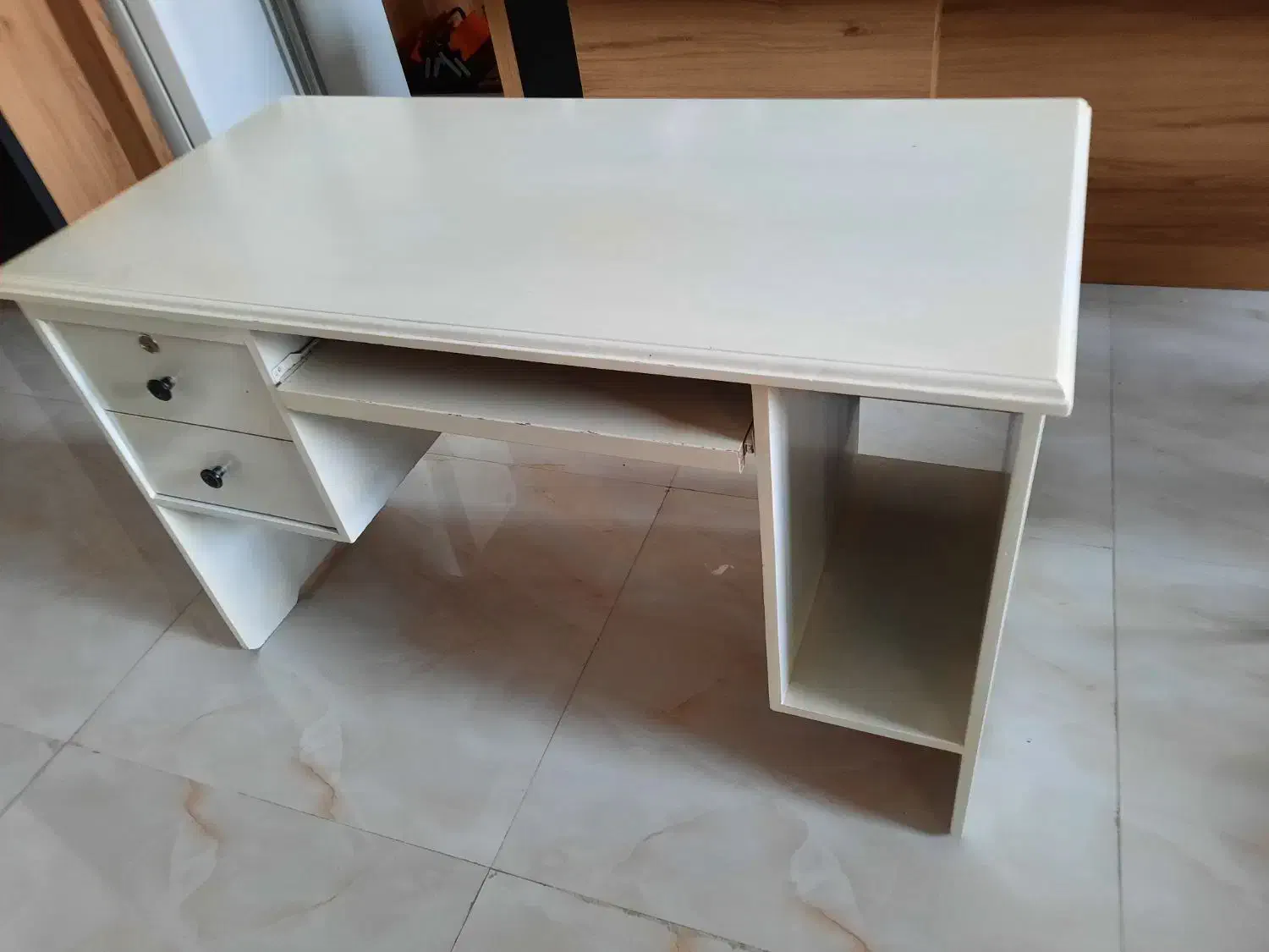 میز کامپیوتر و میز تحریر چوبی محکم و بادوام و سالم|میز تحریر و کامپیوتر|مرند, |دیوار