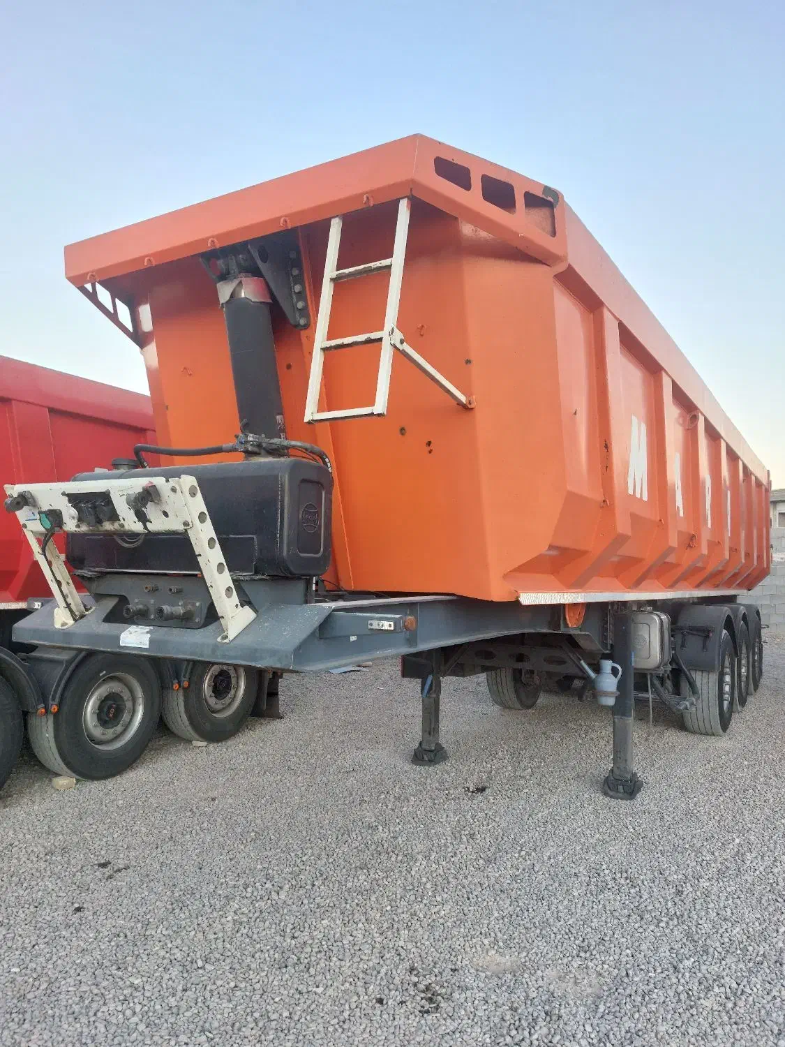 تریلی کمپرسی سه محور شرکتی مارال|خودرو سنگین|ابرکوه, |دیوار