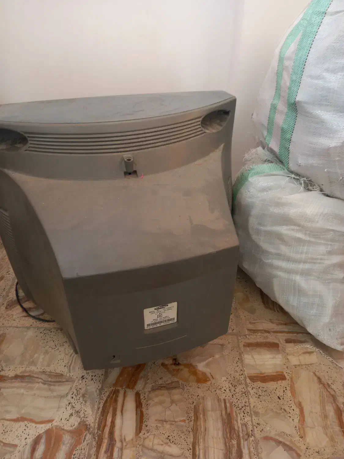 تلویزیون ال جی ۲۱ خیلی تمیز|تلویزیون و پروژکتور|گنبد کاووس, |دیوار