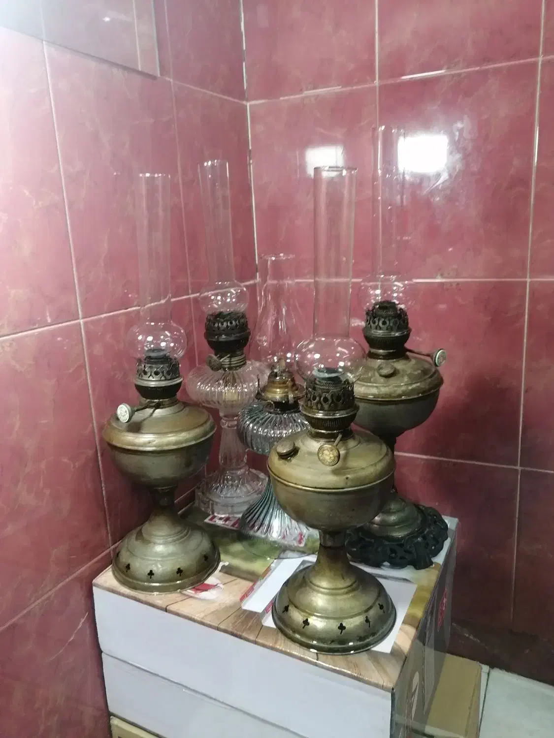 کلکسیون عتیقه چراغ های گردسوزعتیقه وقدیمی|کلکسیون اشیاء عتیقه|برخوار, |دیوار