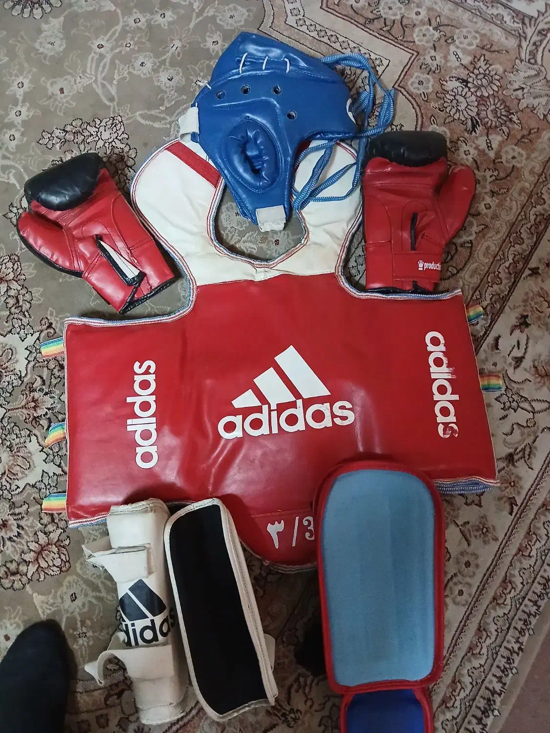 یک دست هوگوباکلاه وقلم بندودستکش|تجهیزات ورزشی|قم, زند آباد|دیوار