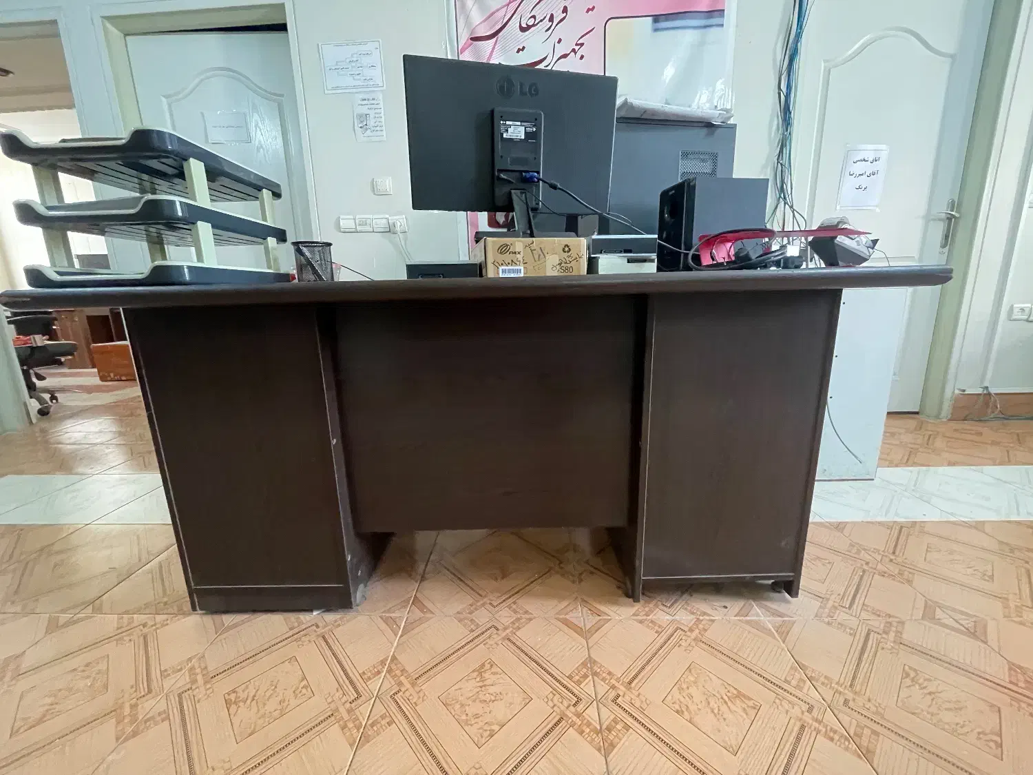 فروش فوری میز اداری و صندلی و میز کامپیوتر|مبلمان اداری|شیراز, سینما سعدی|دیوار