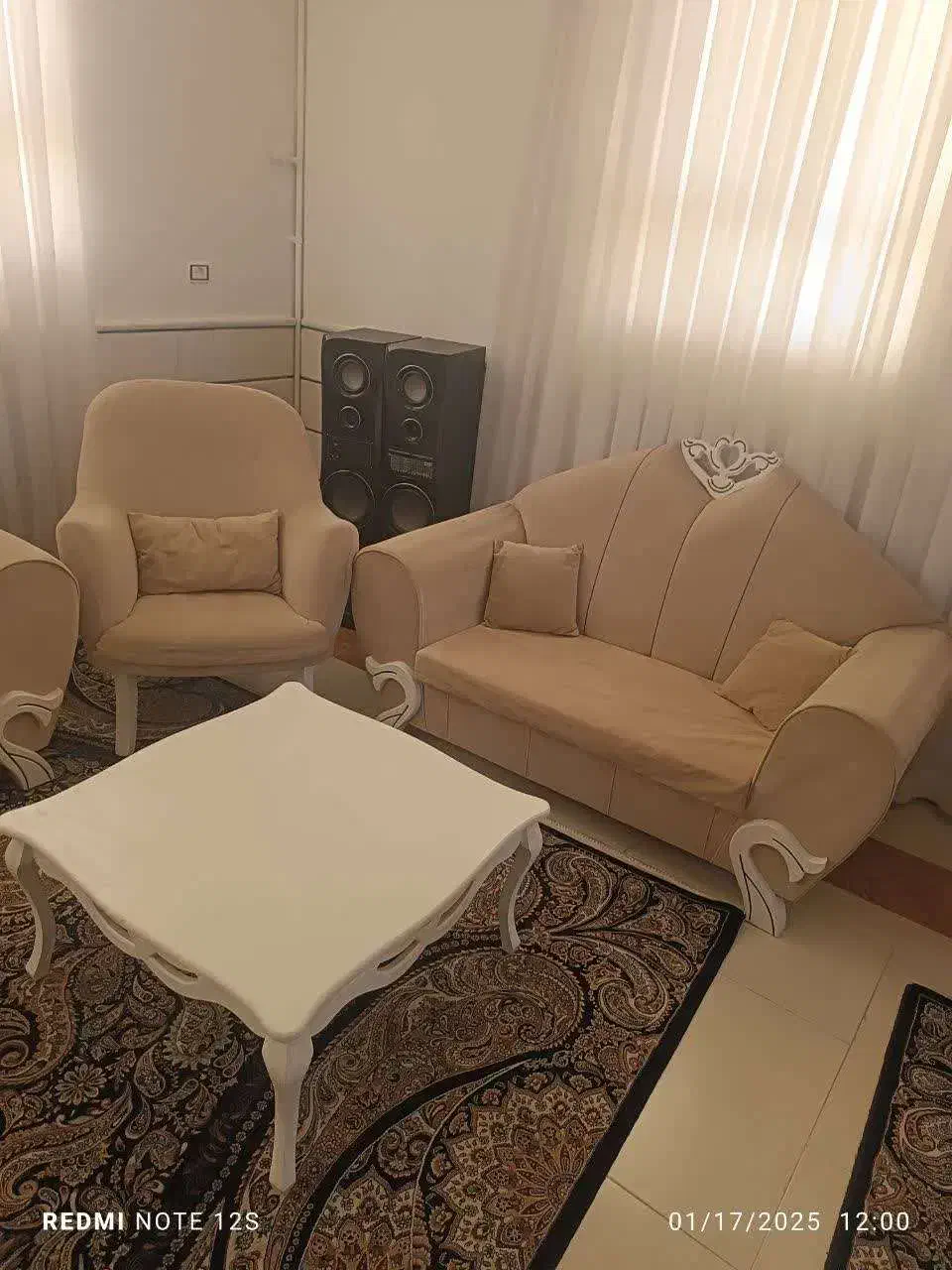 مبل راحتی در حد نو|مبلمان خانگی و میز عسلی|سمنان, |دیوار