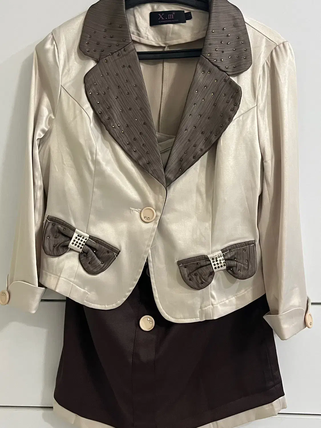 کت ودامن|لباس|اصفهان, شهرستان|دیوار