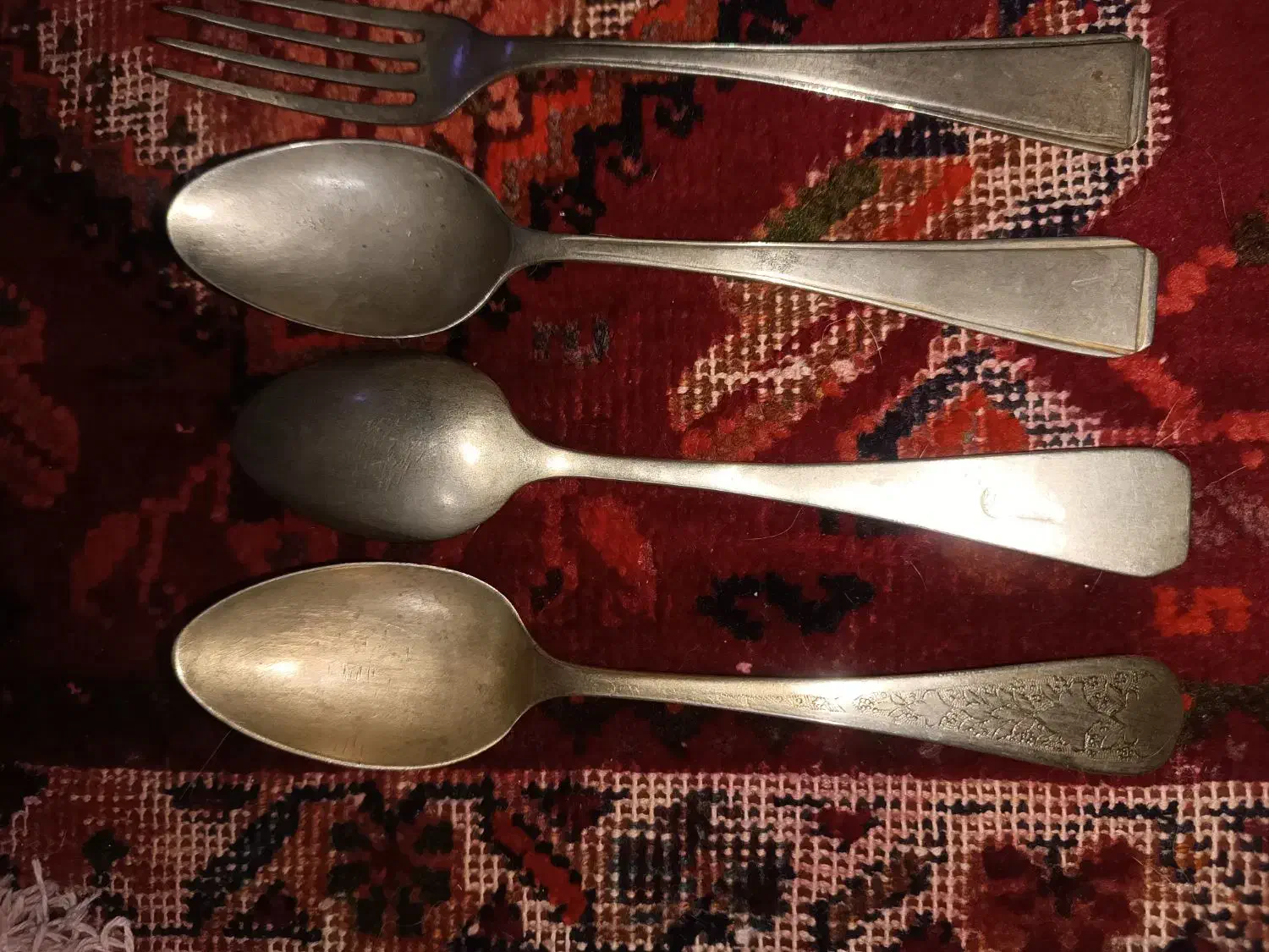 تعدادی قاشق چنگال ورشو قاجاری|ظروف سرو و پذیرایی|شیراز, شاهچراغ|دیوار