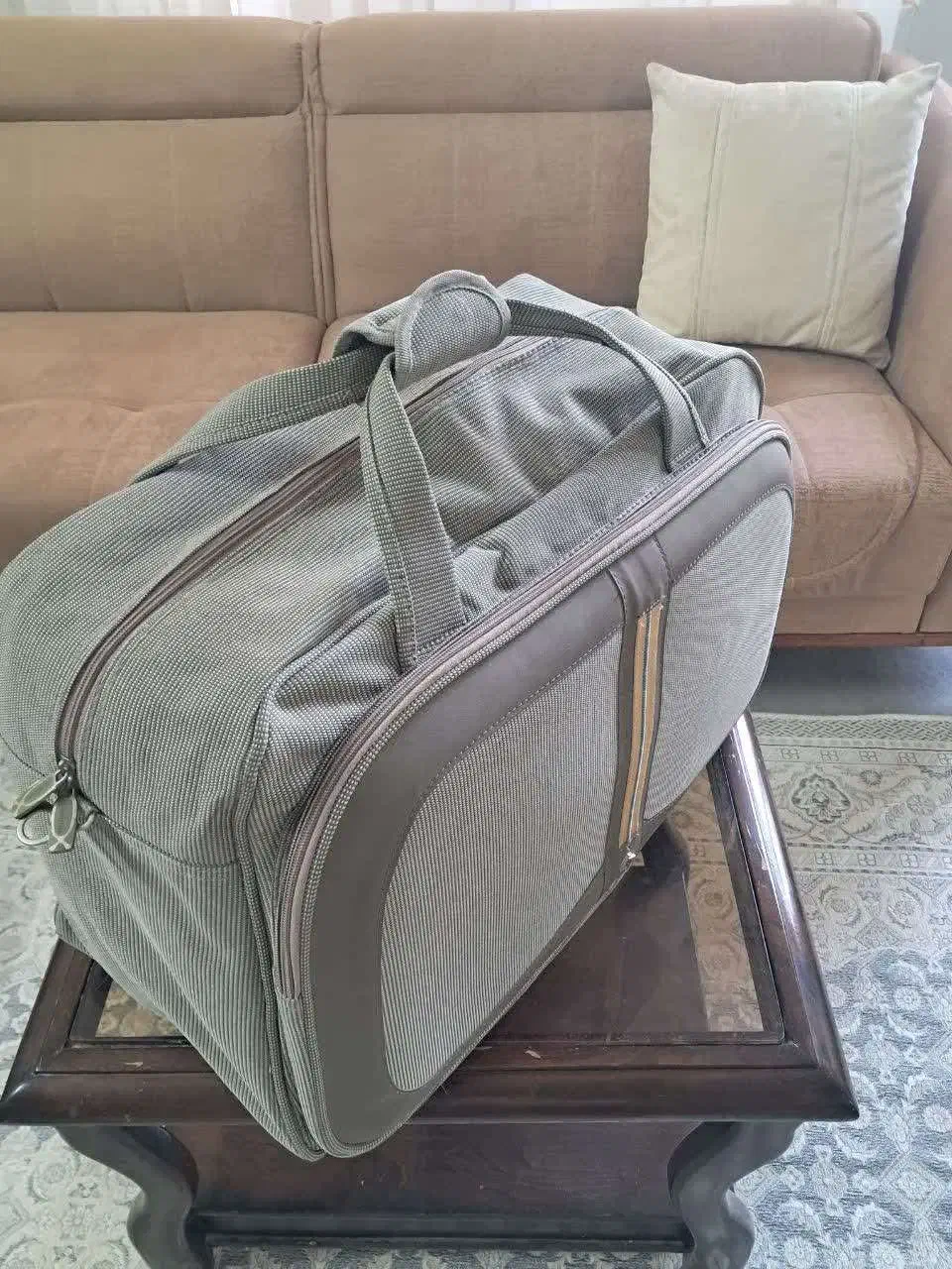 ساک خارجی بزرگ|کیف، کفش، کمربند|قم, باغ اشرافی|دیوار