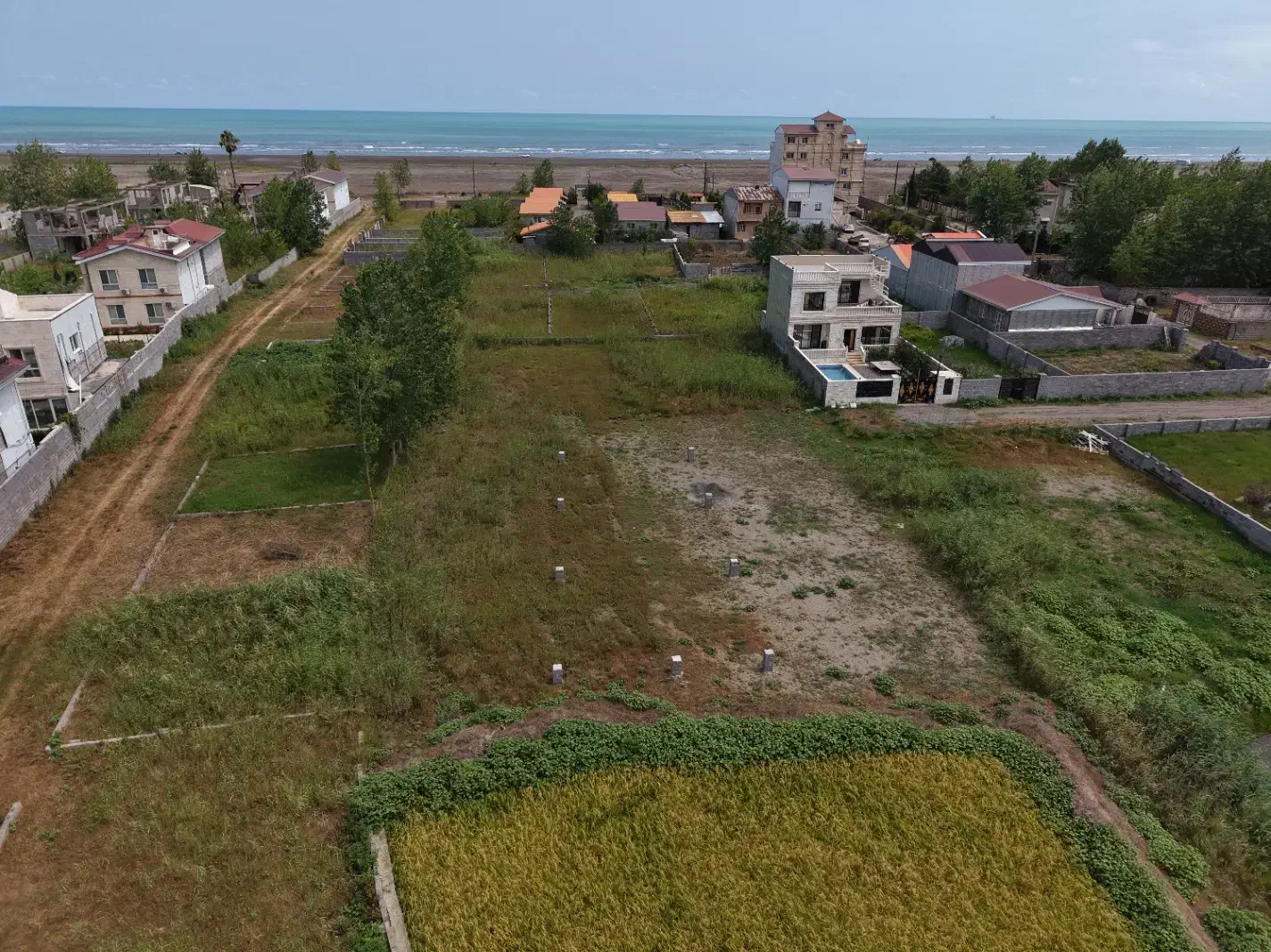 زمین ساحلی چسبیده به شهرک برندباویوزیبای دریای خزر|فروش زمین و ملک کلنگی|رشت, منظریه|دیوار