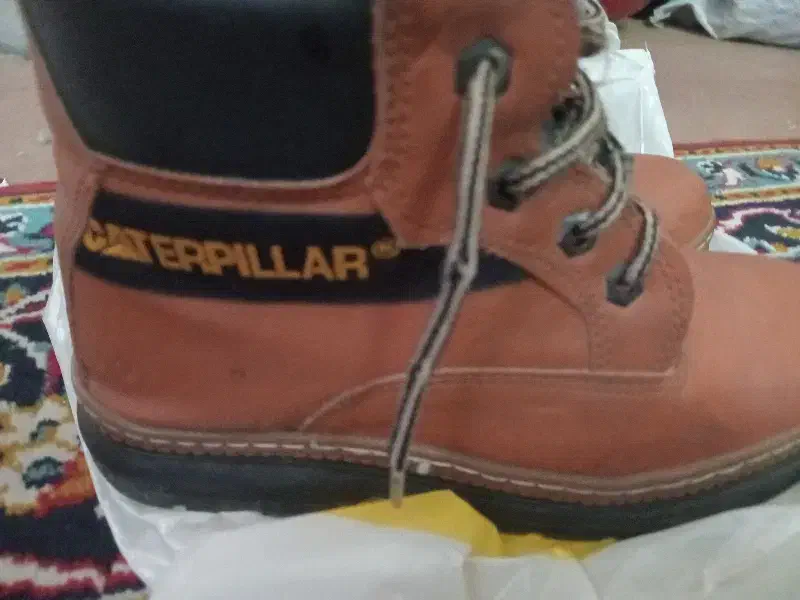 کفش خارجی برندCatسایز۳۸چرم وتمام دوخت|کیف، کفش، کمربند|شیراز, سلطان آباد|دیوار