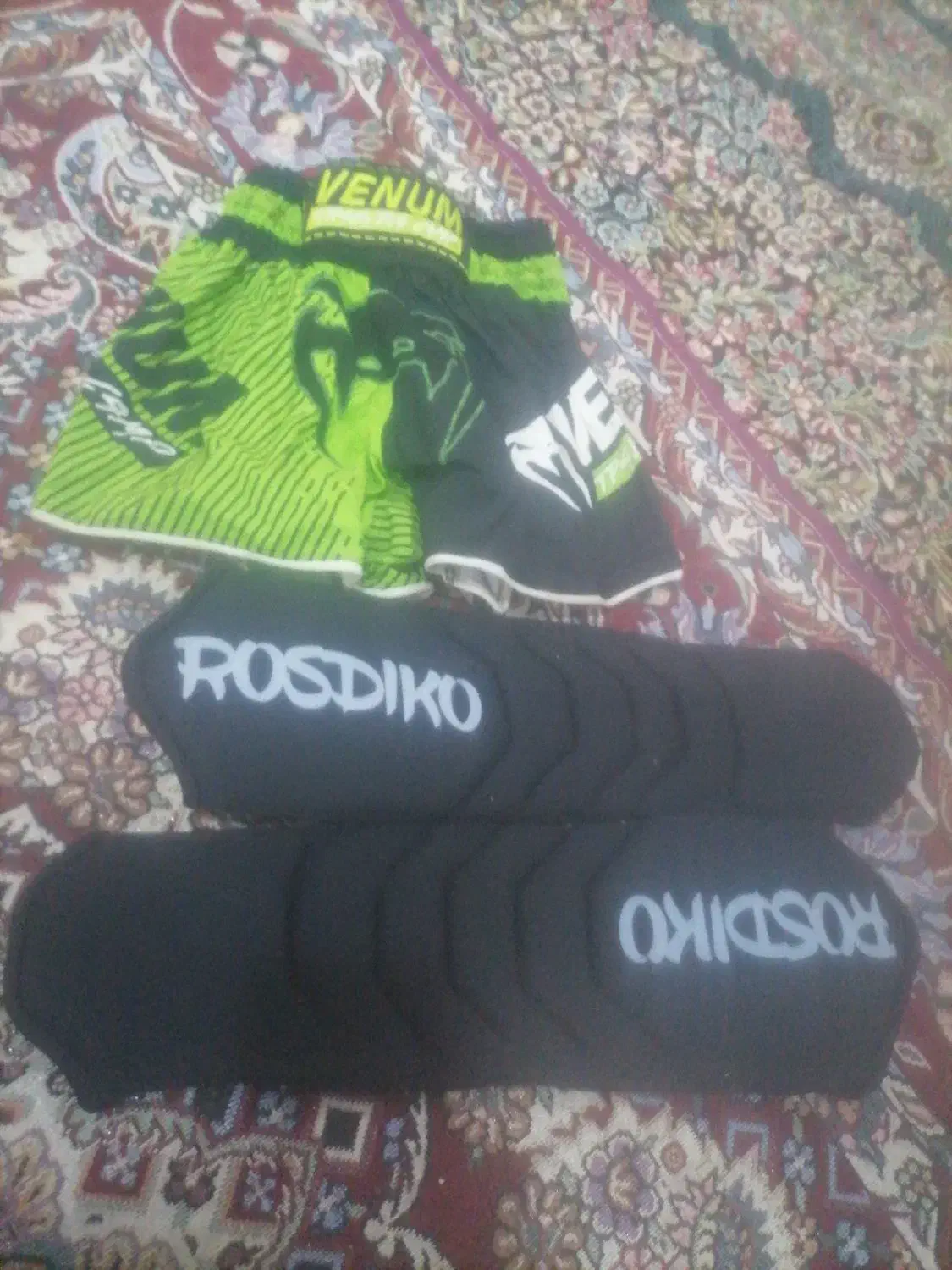 شورت کینگ بوکس ونوم با حرفه ای با ساق بند حرفه ای|تجهیزات ورزشی|کرمان, |دیوار