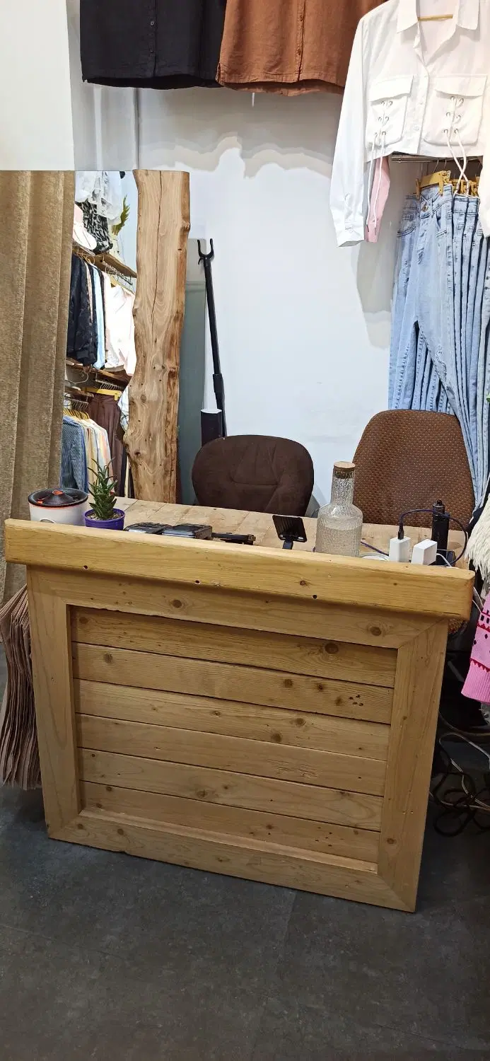 میز پیشخوان کانتر با ۲ قفسه ی جای وسایل|فروشگاه و مغازه|تهران, نیلوفر|دیوار
