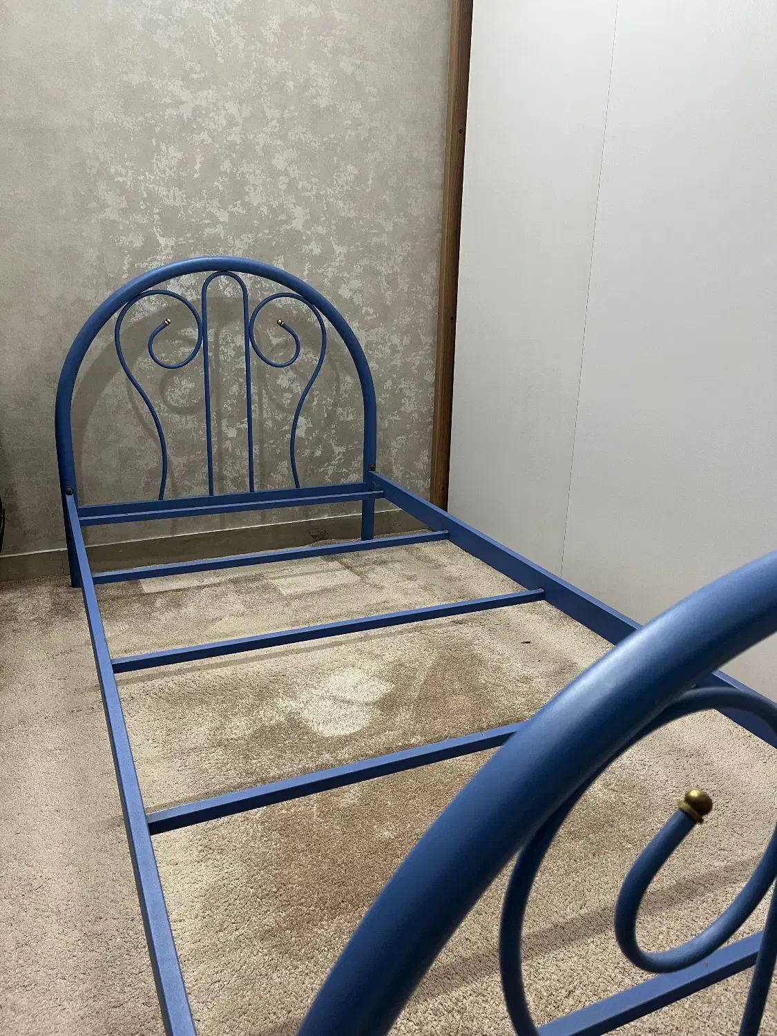 تخت تک نفره فلزی فرفروژه با رنگ مقاوم کوره ای|تخت و سرویس خواب|محمدشهر, محمدشهر|دیوار