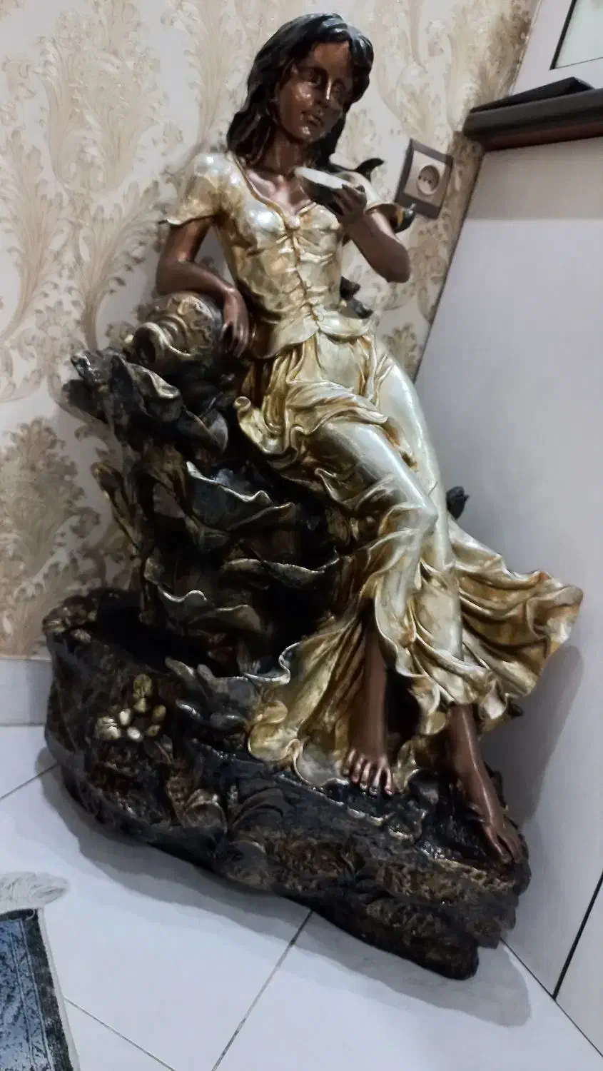 آبنما|مجسمه، تندیس، ماکت|ری, علایین|دیوار