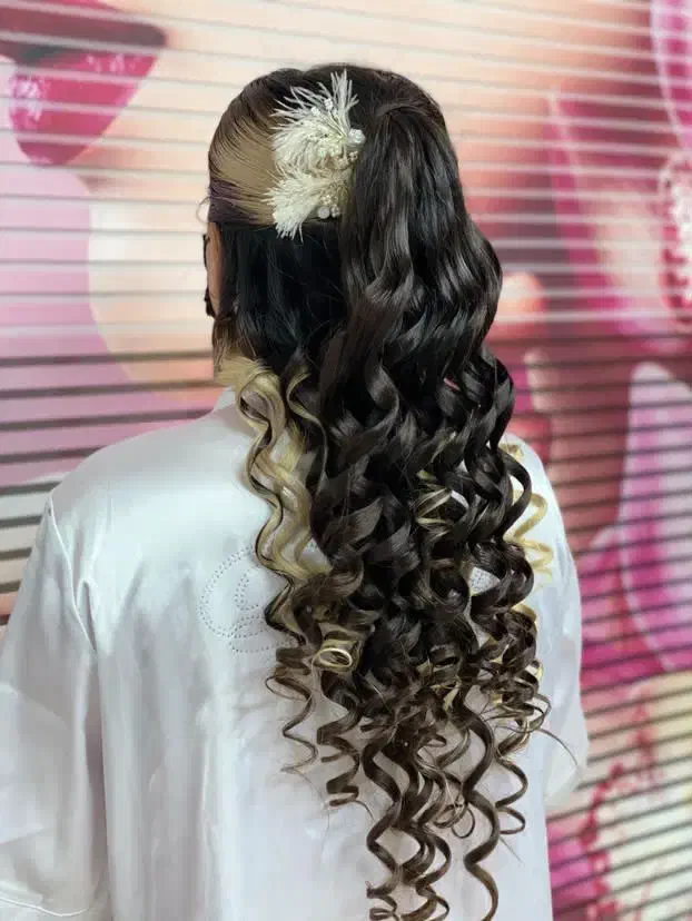 بیا برات این مدل شنیون با۲۲۰تومن بزنم|خدمات آرایشگری و زیبایی|همدان, |دیوار