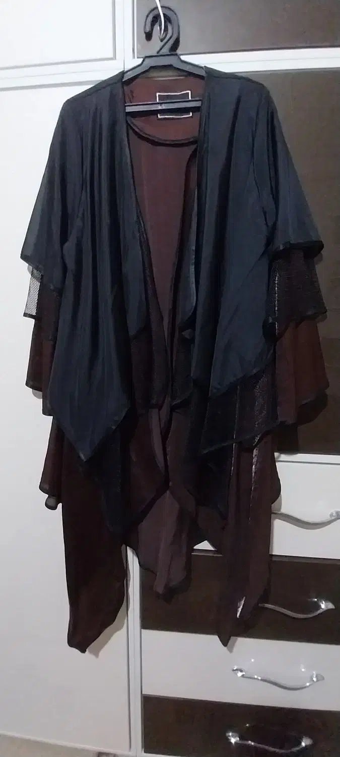 دو عدد مانتو|لباس|میانه, |دیوار