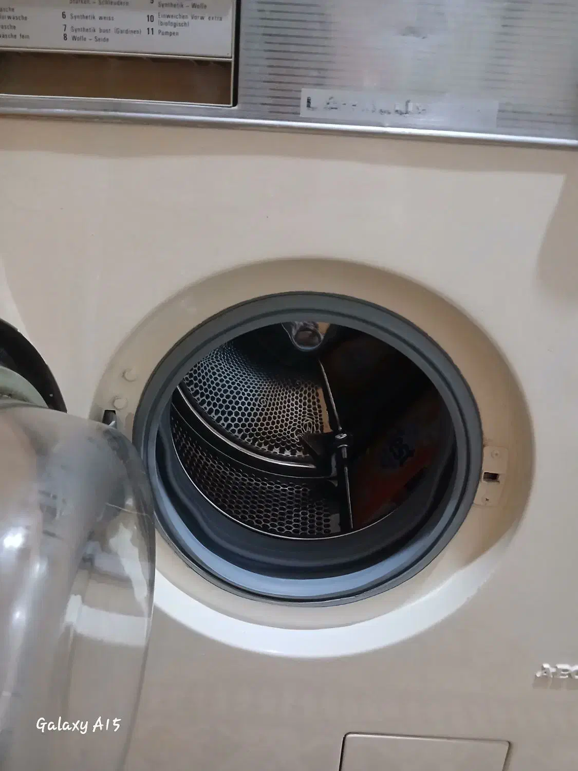 یک  عدد   ماشین لباسشویی AEG|ماشین لباسشویی و خشک‌کن لباس|بومهن, |دیوار