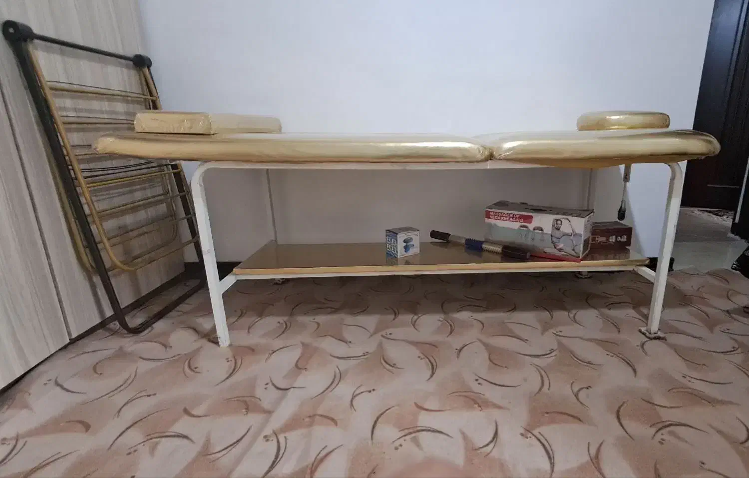 تخت ماساژبهمراه دوعددمبل ست|آرایشی، بهداشتی، درمانی|گلبهار, شهر جدید گلبهار|دیوار