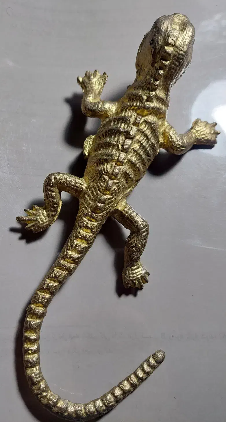 مجسمه برنجی مارمولک|مجسمه، تندیس، ماکت|تهران, خواجه نظام الملک|دیوار