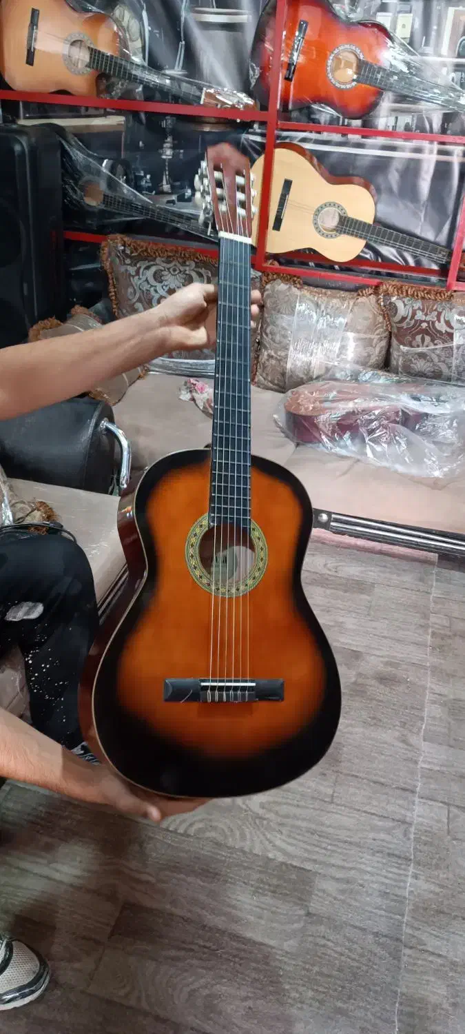 گیتار والنسیا خارجی|گیتار، بیس، امپلیفایر|ورامین, ورامین|دیوار