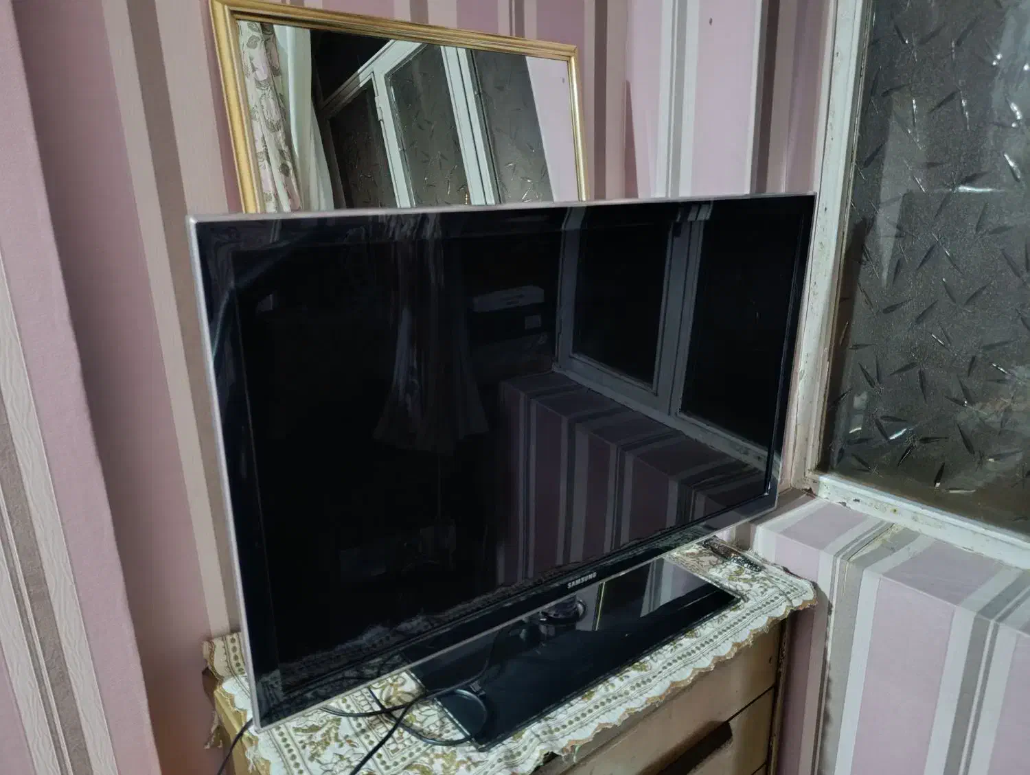 تلویزیون|تلویزیون و پروژکتور|قم, انسجام|دیوار