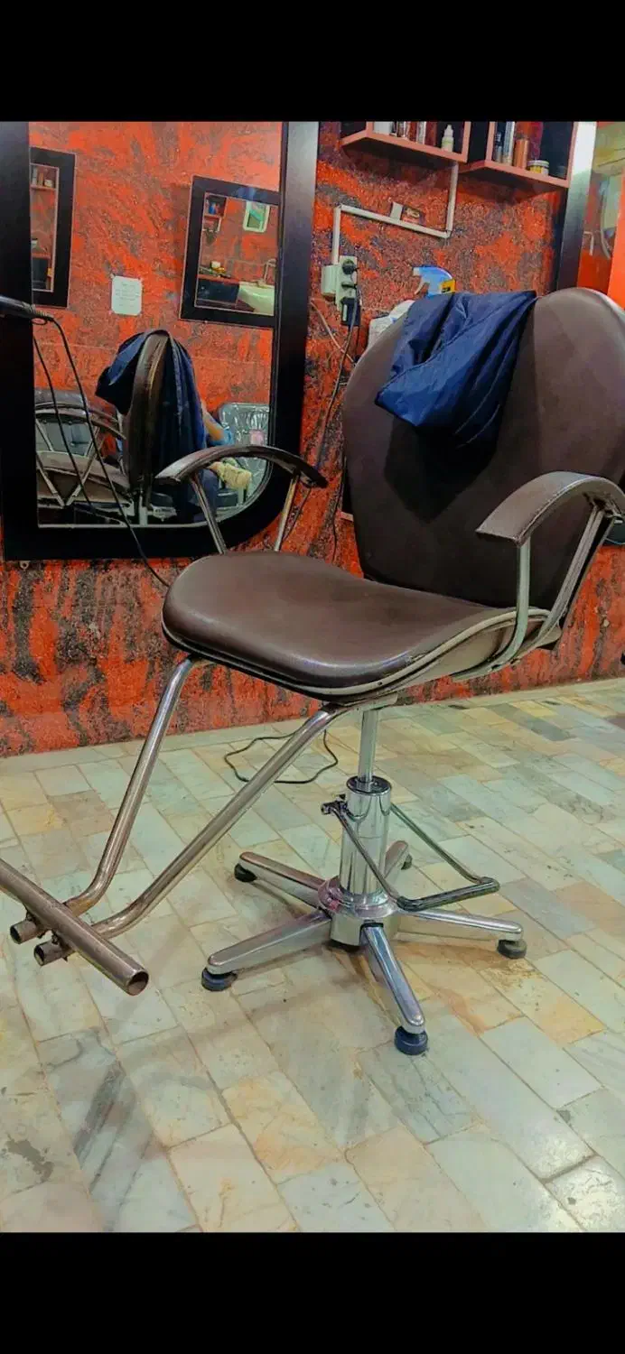 صندلی آرایشگری|آرایشگاه و سالنهای زیبایی|انبارآلوم, |دیوار