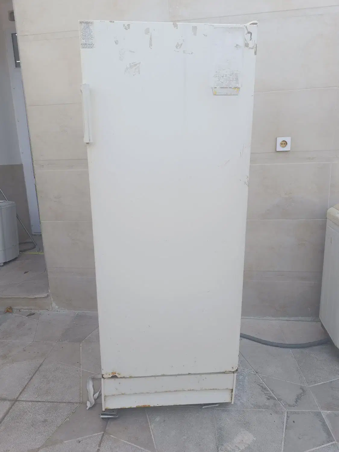 یخچال|یخچال و فریزر|میانه, |دیوار