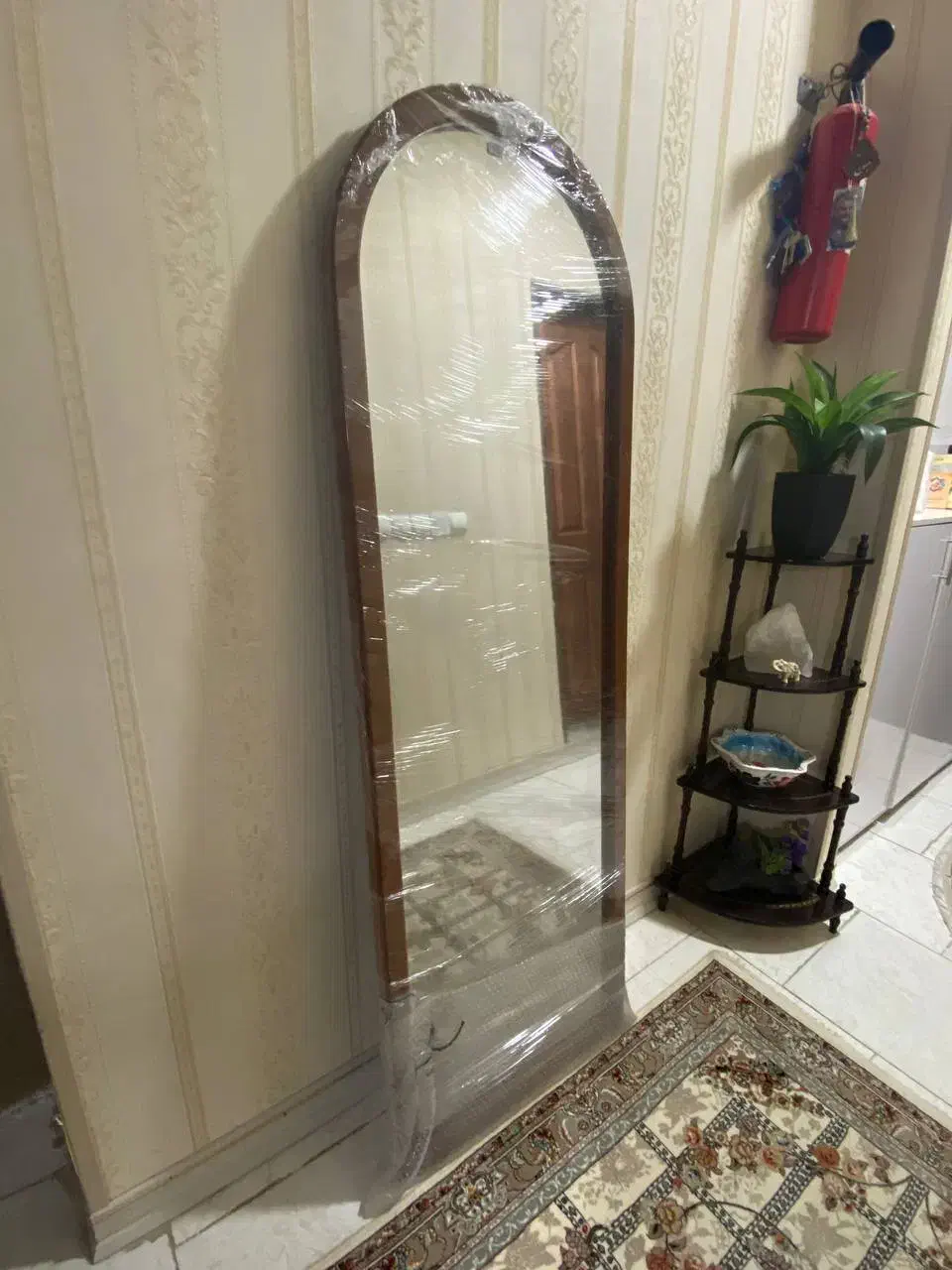 آئینه (آینه) قدی چوبی ایستاده|آینه|گلبهار, شهر جدید گلبهار|دیوار