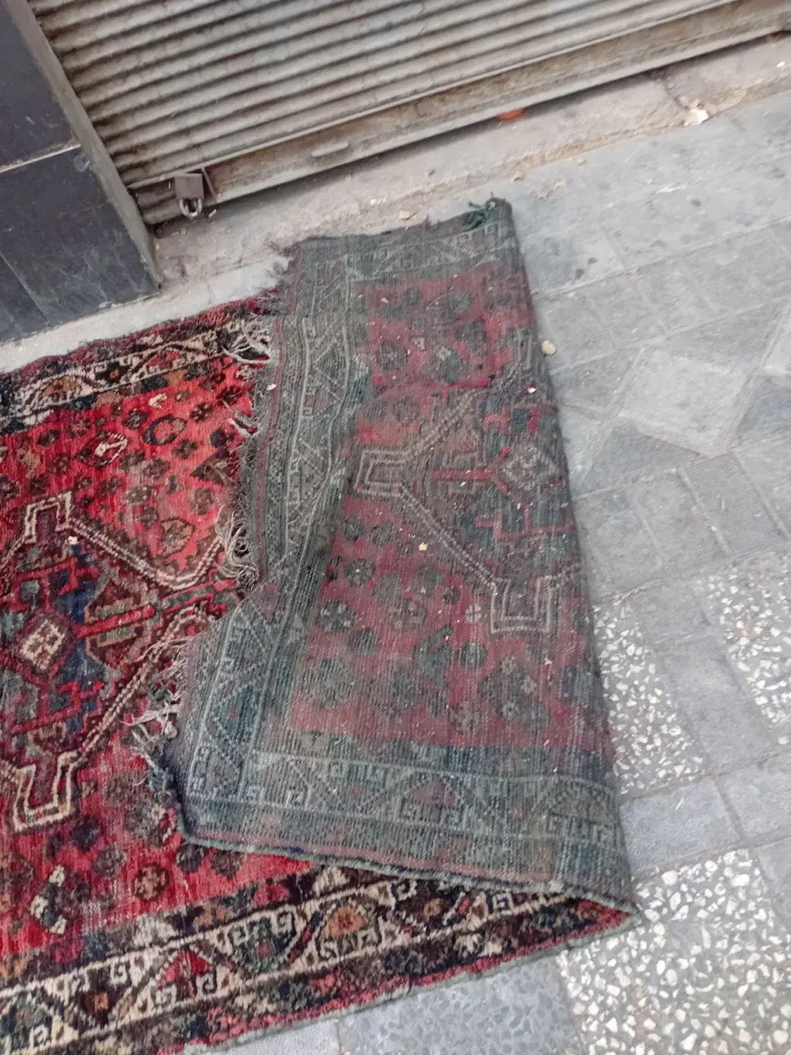 فرش  ۴  متری قدیمی عتیقه با عروس هلندی|فرش|یزد, |دیوار