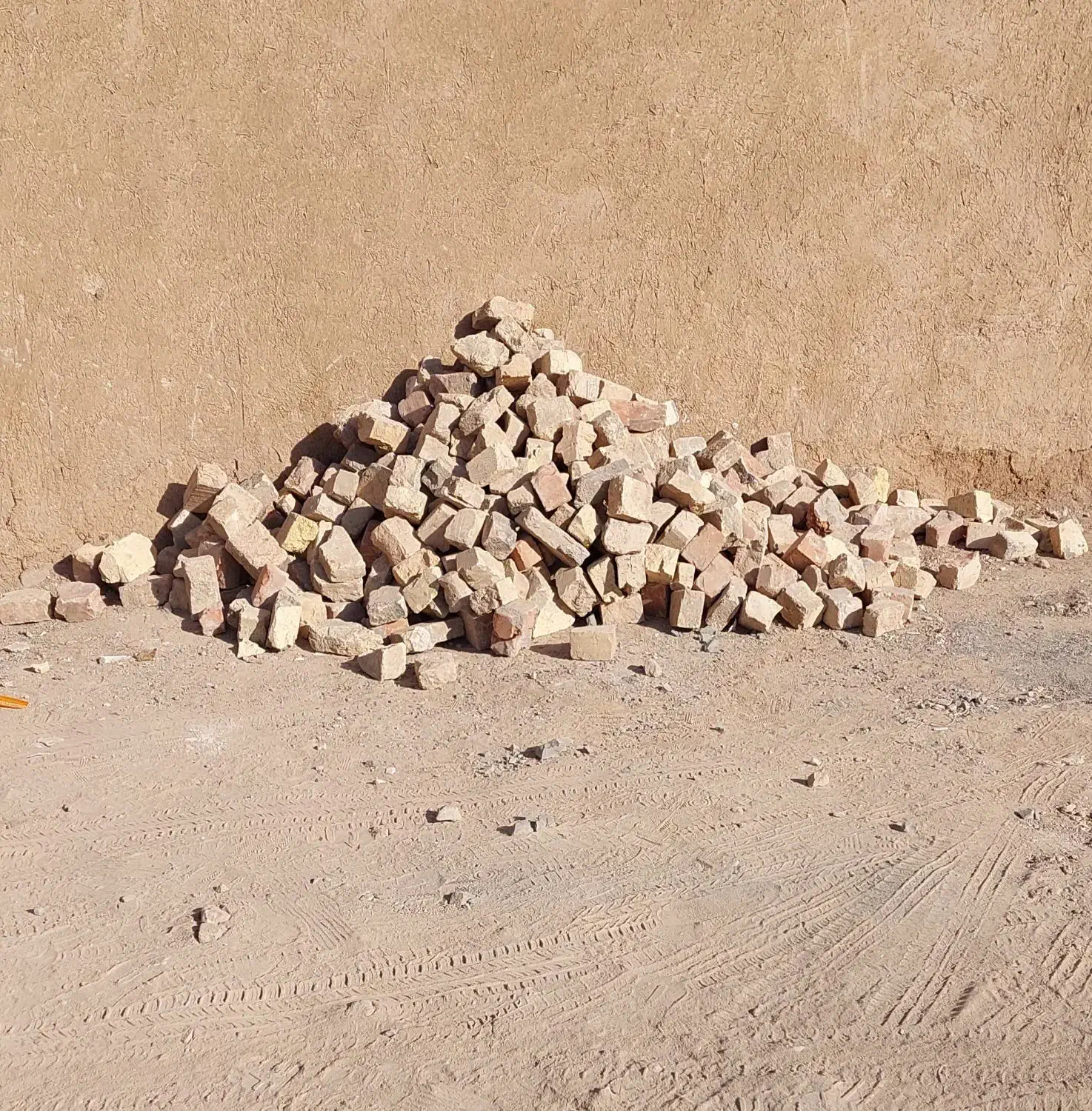 آجر دست دوم رایگان|مصالح و تجهیزات ساختمان|قم, آلوچو|دیوار