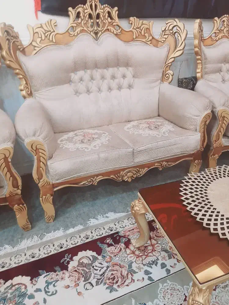 مبل سلطنتی هفت نفره با میز غذاخوری شش نفره|مبلمان خانگی و میز عسلی|اهواز, کمپلو جنوبی|دیوار