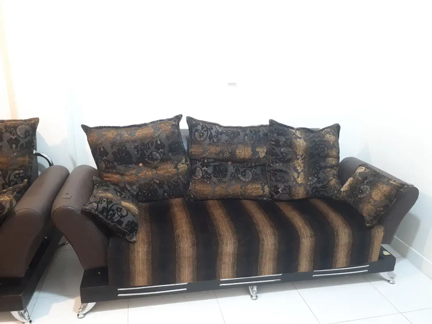 فروش فرش شش متری و مبل و میز نهارخوری و میز آرایش|مبلمان خانگی و میز عسلی|تهران, جنت‌آباد مرکزی|دیوار