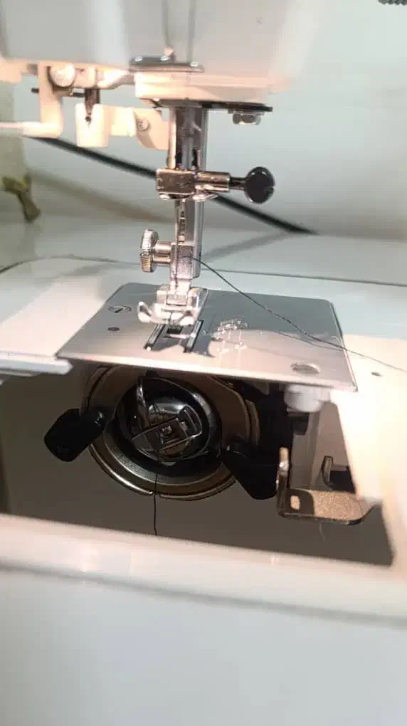 چرخ خیاطی ژانومه مدل۴۹۹mc تایوان با میز نو|چرخ خیاطی و ریسندگی|رشت, باهنر|دیوار