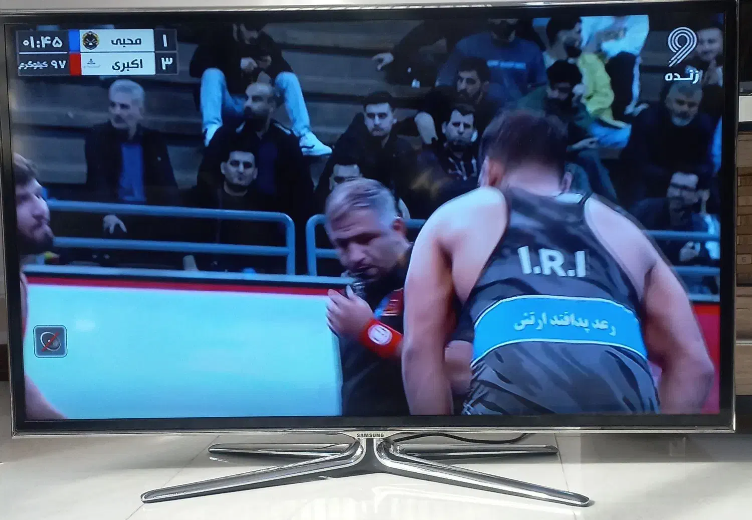 تلویزیون ال ای دی ۴۶سامسونگ|تلویزیون و پروژکتور|پرند, فاز ۴|دیوار