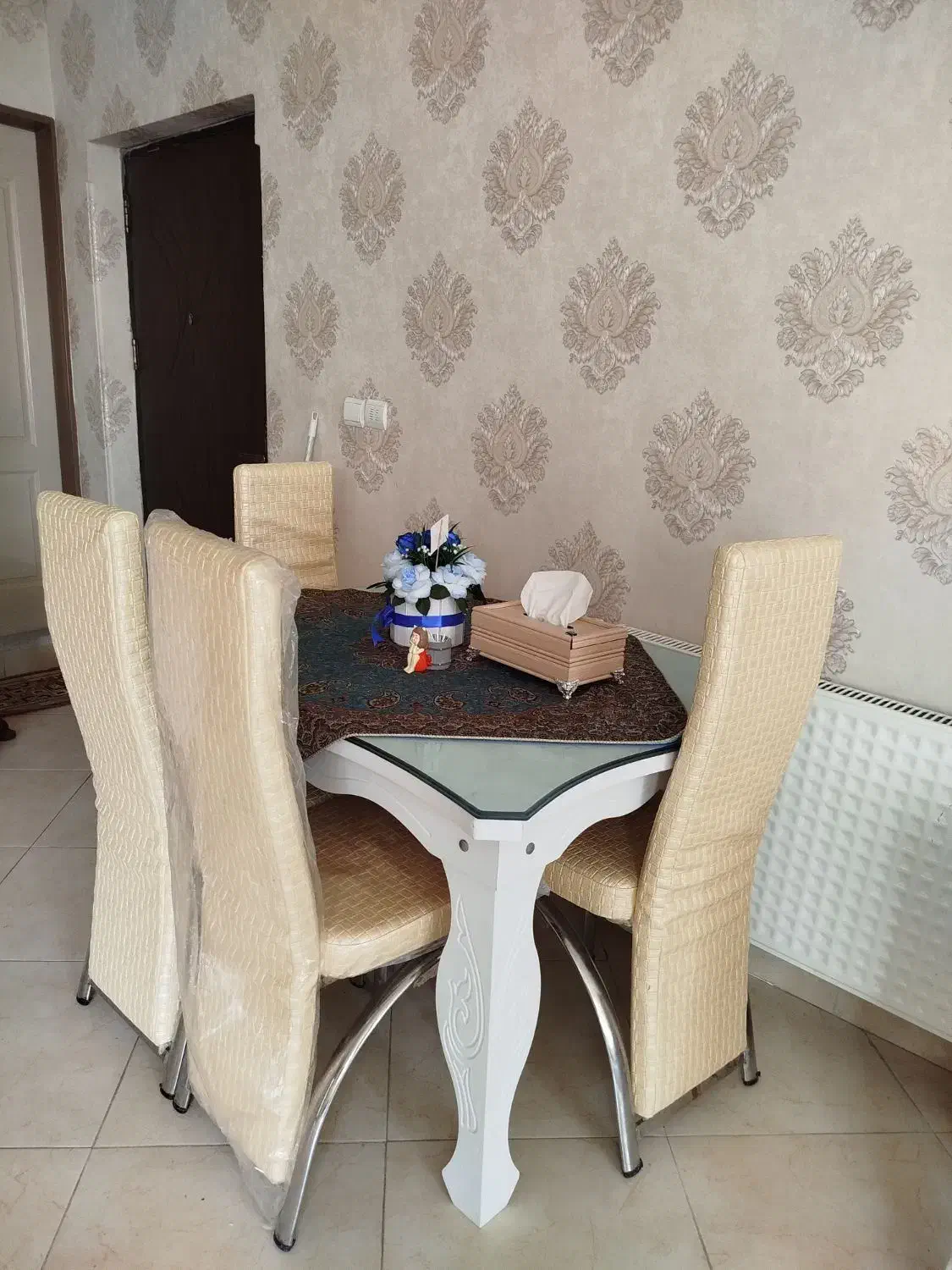 فروش فوری میزناهارخوری با صندلی های چرم|میز و صندلی غذاخوری|سمنان, |دیوار