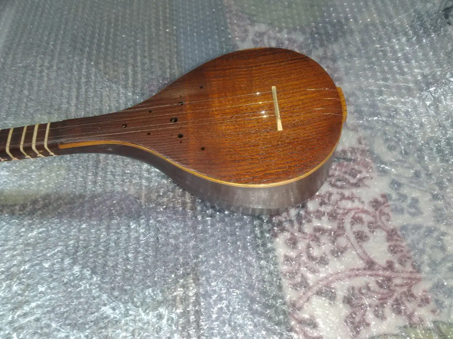 سه تار بابک|سازهای سنتی|خمینی‌شهر, |دیوار